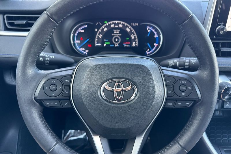 Toyota RAV4 Vehicle Full-screen Gallery Image 23