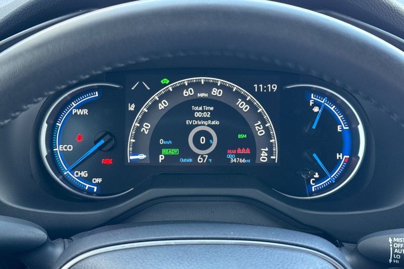 Toyota RAV4 Vehicle Full-screen Gallery Image 24