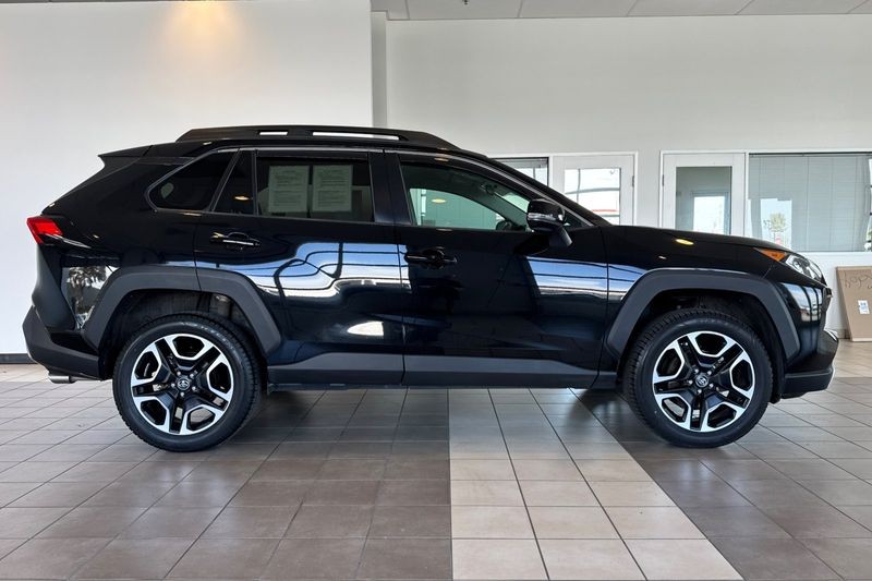 Toyota RAV4 Vehicle Full-screen Gallery Image 03