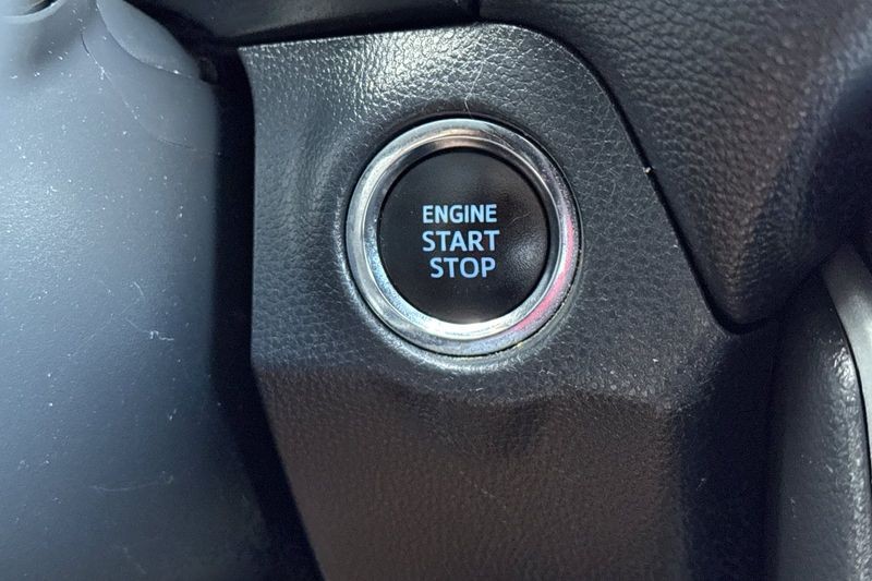 Toyota RAV4 Vehicle Full-screen Gallery Image 22