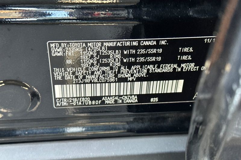 Toyota RAV4 Vehicle Full-screen Gallery Image 29