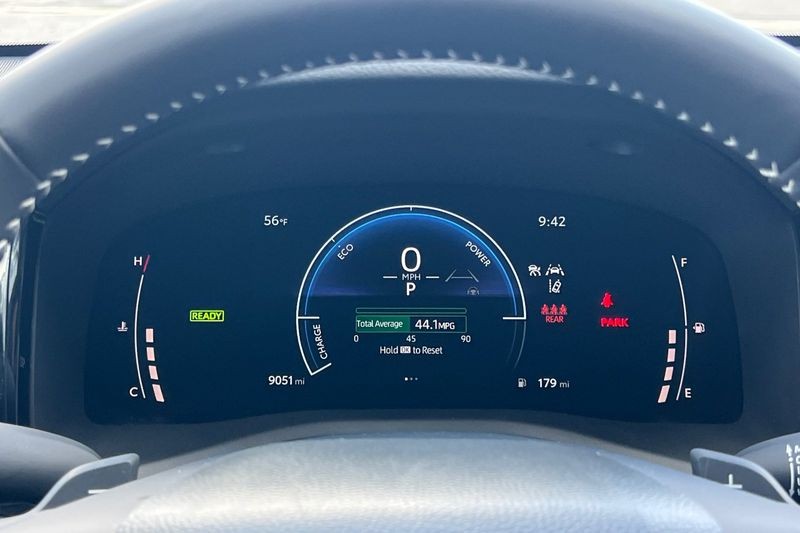 Toyota Camry Vehicle Full-screen Gallery Image 23