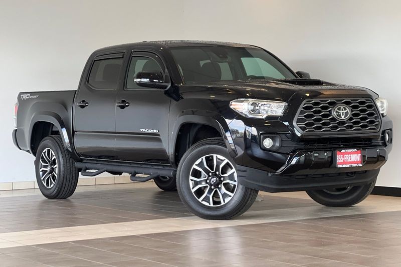 Toyota Tacoma 2WD Vehicle Full-screen Gallery Image 02