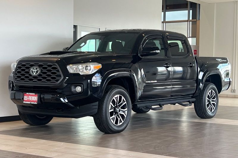 Toyota Tacoma 2WD Vehicle Full-screen Gallery Image 08