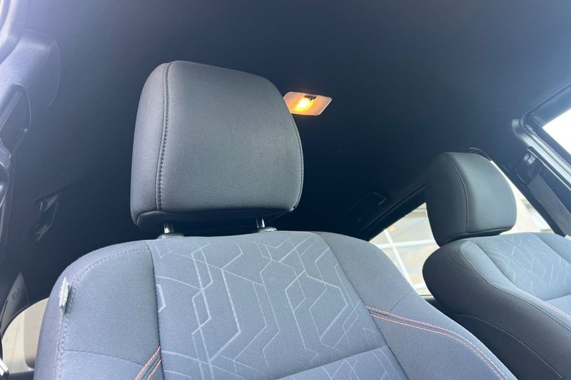 Toyota Tacoma 2WD Vehicle Full-screen Gallery Image 16