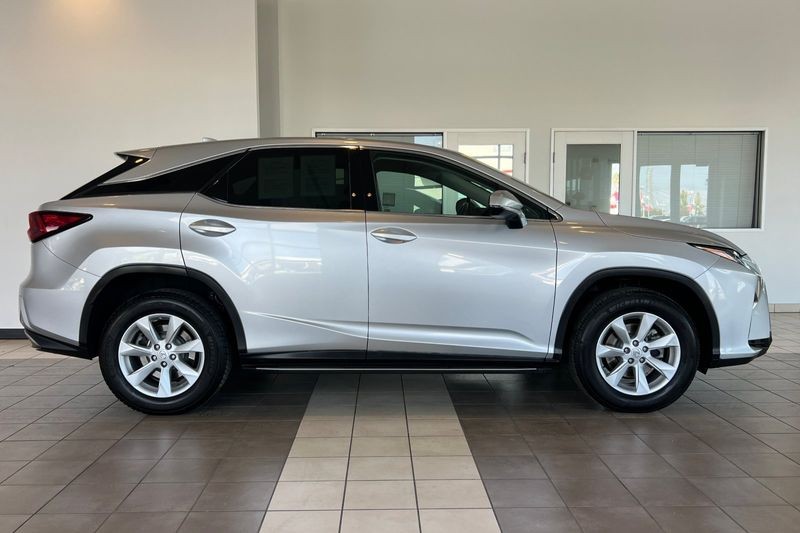 Lexus RX Vehicle Full-screen Gallery Image 03