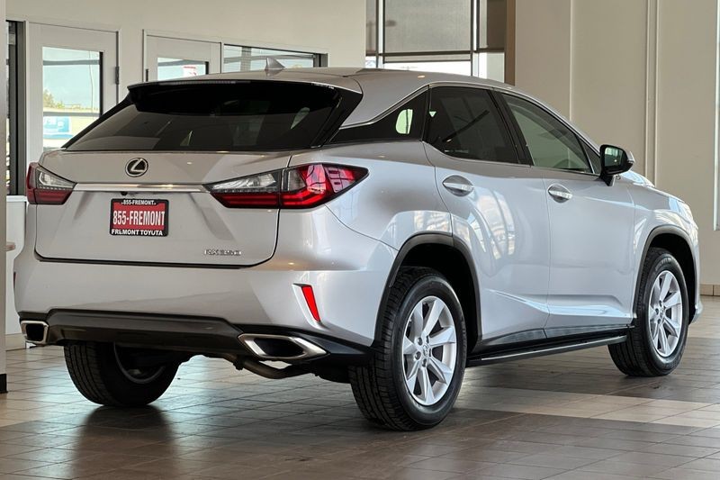 Lexus RX Vehicle Full-screen Gallery Image 04
