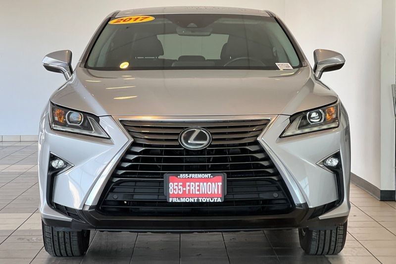 Lexus RX Vehicle Full-screen Gallery Image 09