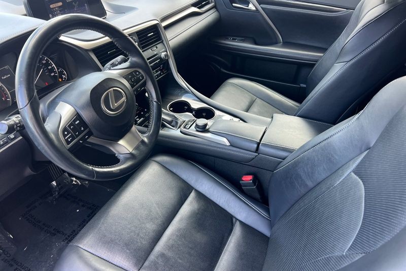 Lexus RX Vehicle Full-screen Gallery Image 10