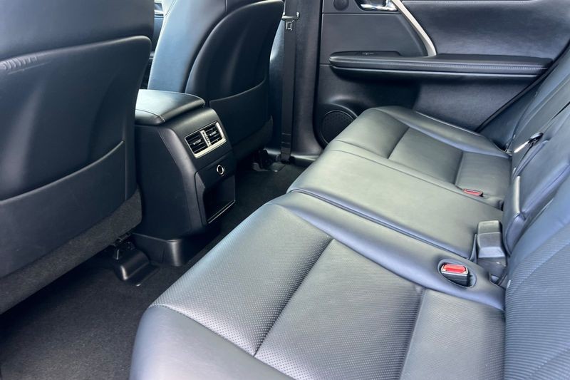 Lexus RX Vehicle Full-screen Gallery Image 12