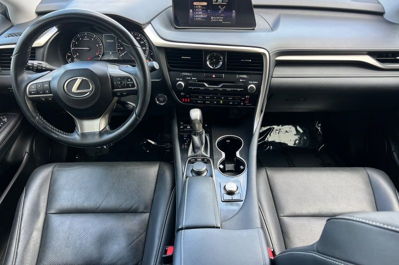 Lexus RX Vehicle Full-screen Gallery Image 13