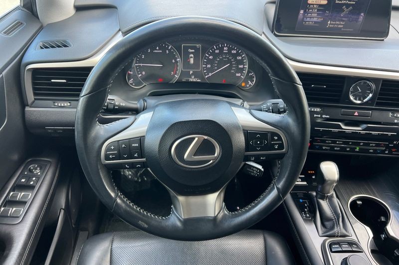 Lexus RX Vehicle Full-screen Gallery Image 14