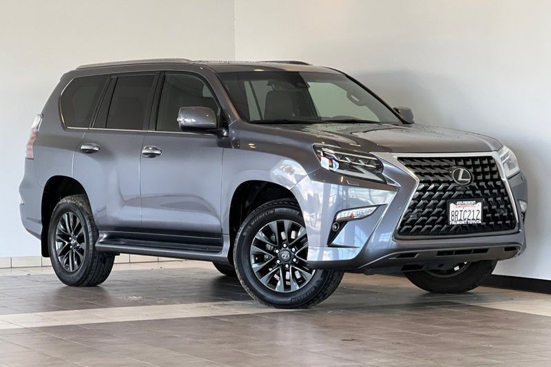 Lexus GX Vehicle Full-screen Gallery Image 02