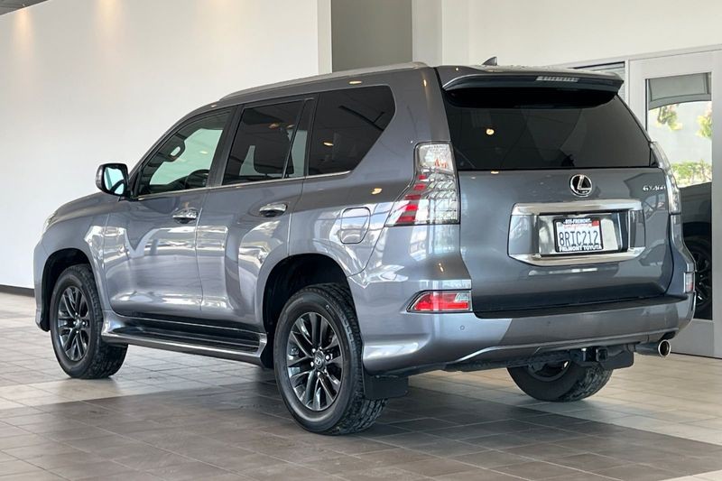 Lexus GX Vehicle Full-screen Gallery Image 06
