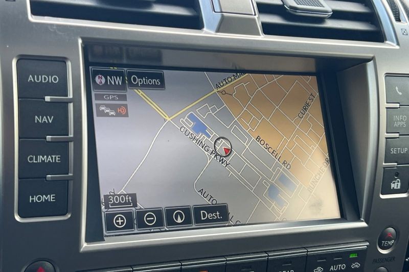 Lexus GX Vehicle Full-screen Gallery Image 19