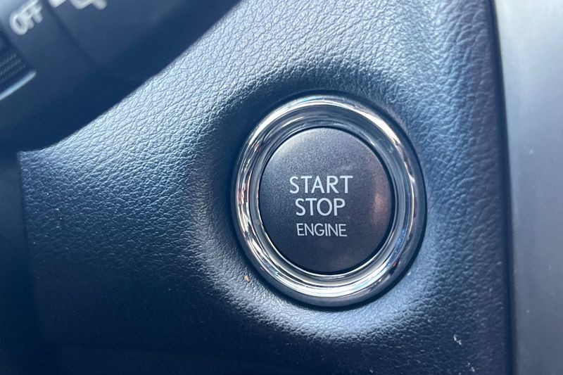 Lexus GX Vehicle Full-screen Gallery Image 23