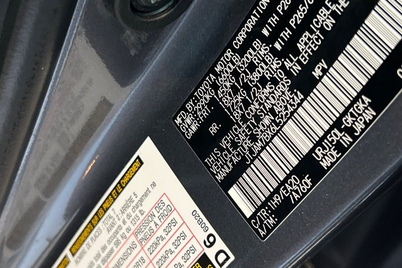 Lexus GX Vehicle Full-screen Gallery Image 29