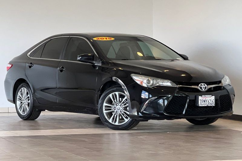 Toyota Camry Vehicle Full-screen Gallery Image 02