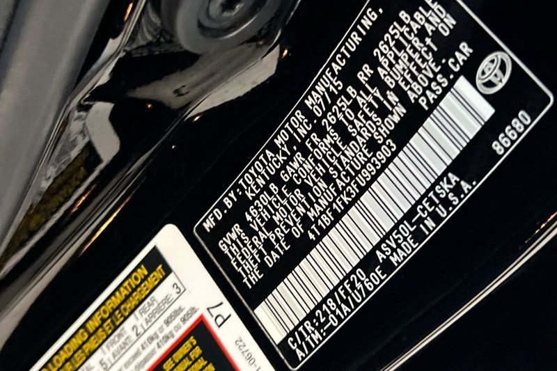 Toyota Camry Vehicle Full-screen Gallery Image 26