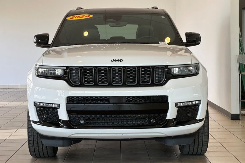 Jeep Grand Cherokee L Vehicle Full-screen Gallery Image 09