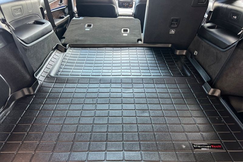 Jeep Grand Cherokee L Vehicle Full-screen Gallery Image 15