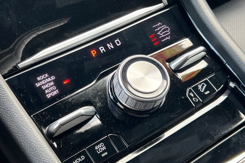 Jeep Grand Cherokee L Vehicle Full-screen Gallery Image 22