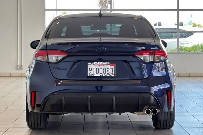 Toyota Corolla Vehicle Full-screen Gallery Image 05
