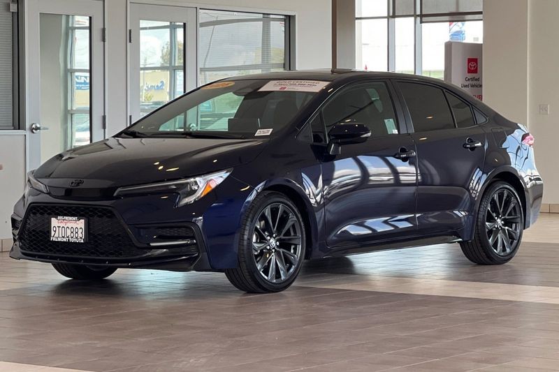 Toyota Corolla Vehicle Full-screen Gallery Image 08