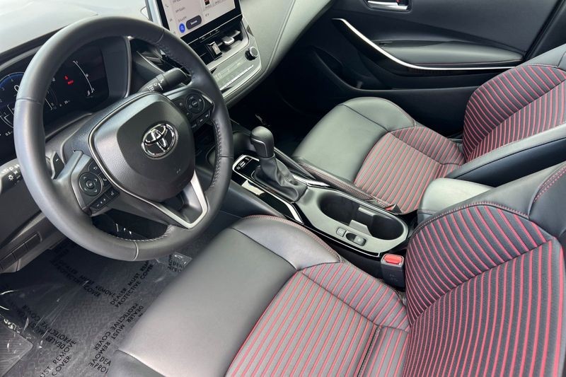 Toyota Corolla Vehicle Full-screen Gallery Image 10