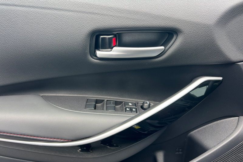 Toyota Corolla Vehicle Full-screen Gallery Image 11