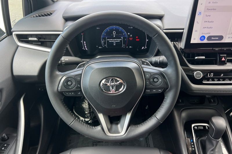 Toyota Corolla Vehicle Full-screen Gallery Image 14