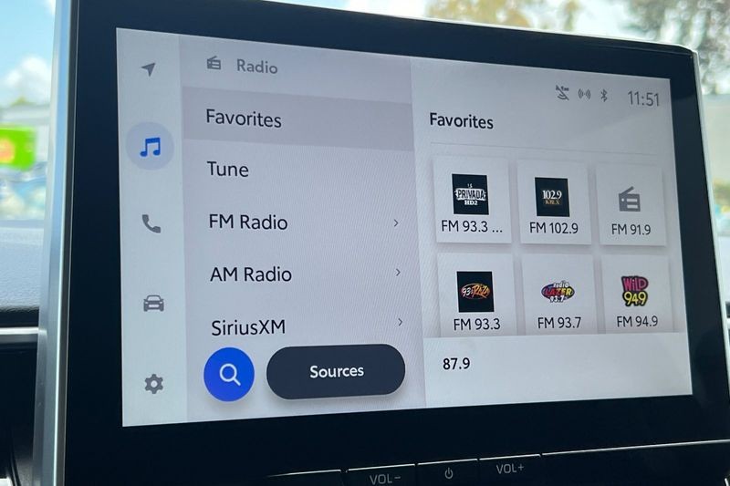 Toyota Corolla Vehicle Full-screen Gallery Image 17