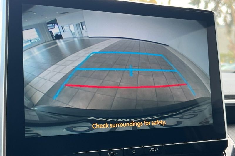 Toyota Corolla Vehicle Full-screen Gallery Image 18