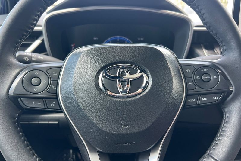 Toyota Corolla Vehicle Full-screen Gallery Image 22