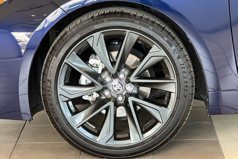 Toyota Corolla Vehicle Full-screen Gallery Image 25