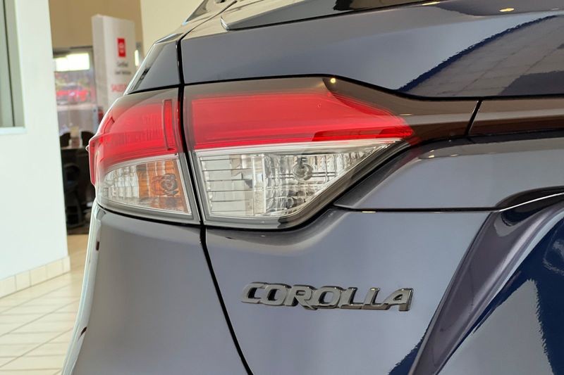 Toyota Corolla Vehicle Full-screen Gallery Image 26