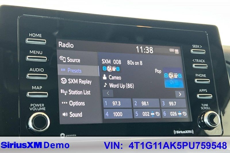 Toyota Camry Vehicle Full-screen Gallery Image 26