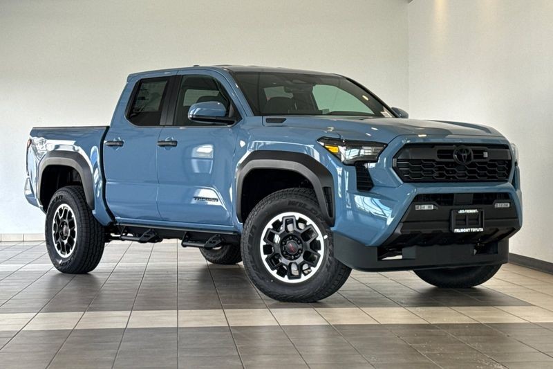 Toyota Tacoma 4WD Vehicle Full-screen Gallery Image 02