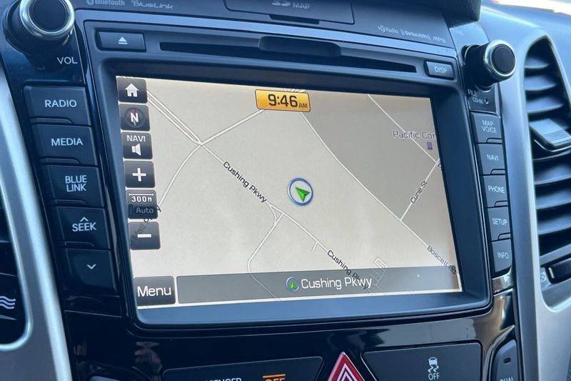 Hyundai Elantra GT Vehicle Full-screen Gallery Image 19