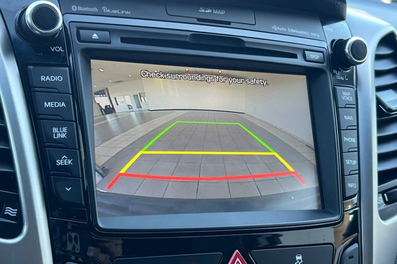 Hyundai Elantra GT Vehicle Full-screen Gallery Image 20