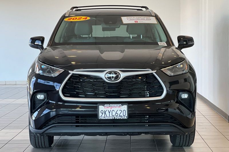 Toyota Highlander Vehicle Full-screen Gallery Image 09