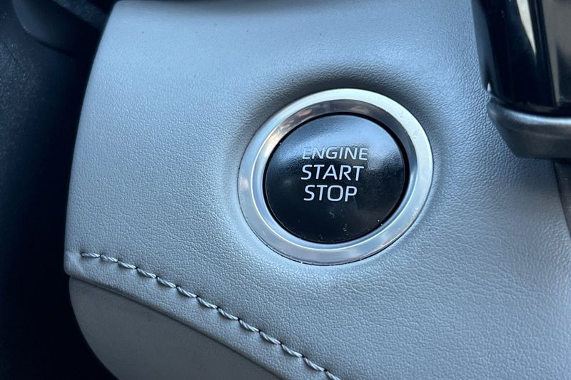 Toyota Highlander Vehicle Full-screen Gallery Image 23