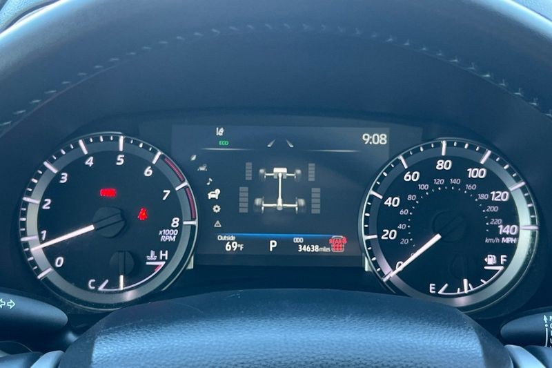 Toyota Highlander Vehicle Full-screen Gallery Image 25