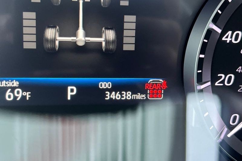 Toyota Highlander Vehicle Full-screen Gallery Image 26
