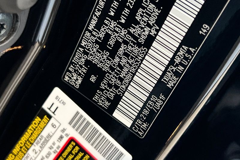Toyota Highlander Vehicle Full-screen Gallery Image 29
