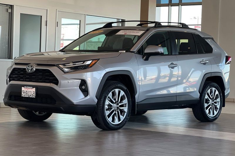 Toyota RAV4 Vehicle Full-screen Gallery Image 08