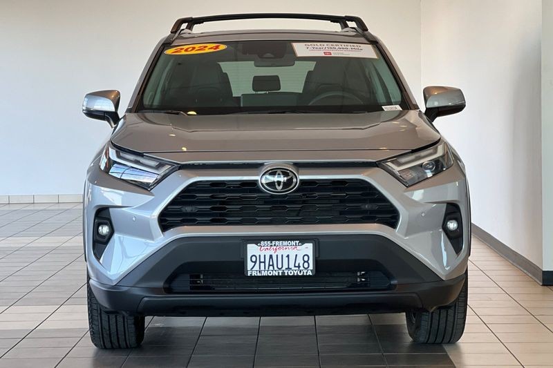 Toyota RAV4 Vehicle Full-screen Gallery Image 09