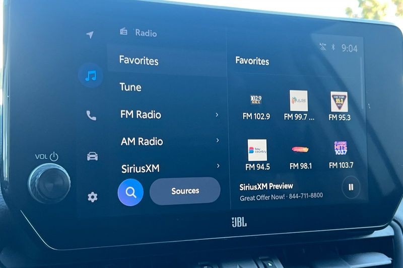 Toyota RAV4 Vehicle Full-screen Gallery Image 18