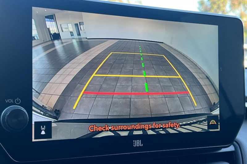 Toyota RAV4 Vehicle Full-screen Gallery Image 19