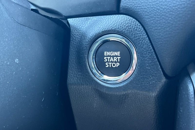 Toyota RAV4 Vehicle Full-screen Gallery Image 22